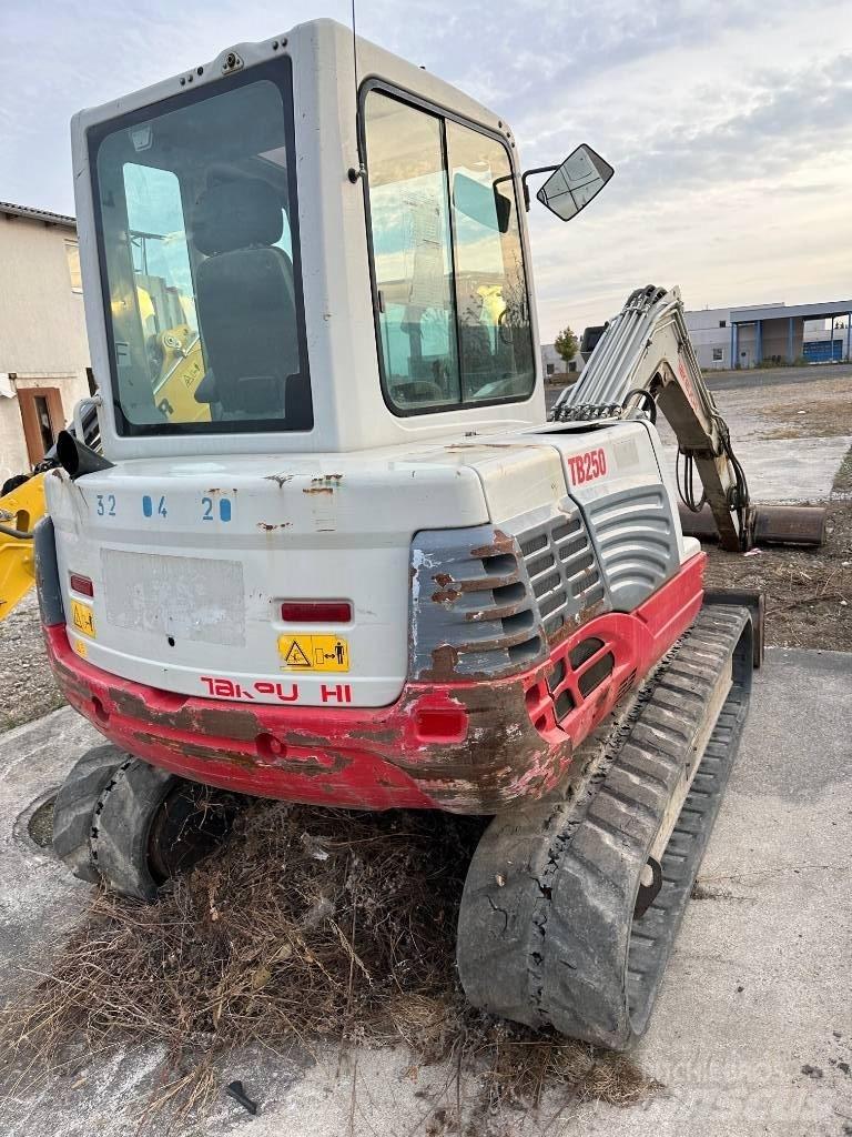 Takeuchi TB250 小型挖土機/掘鑿機<7t(小型挖掘機)