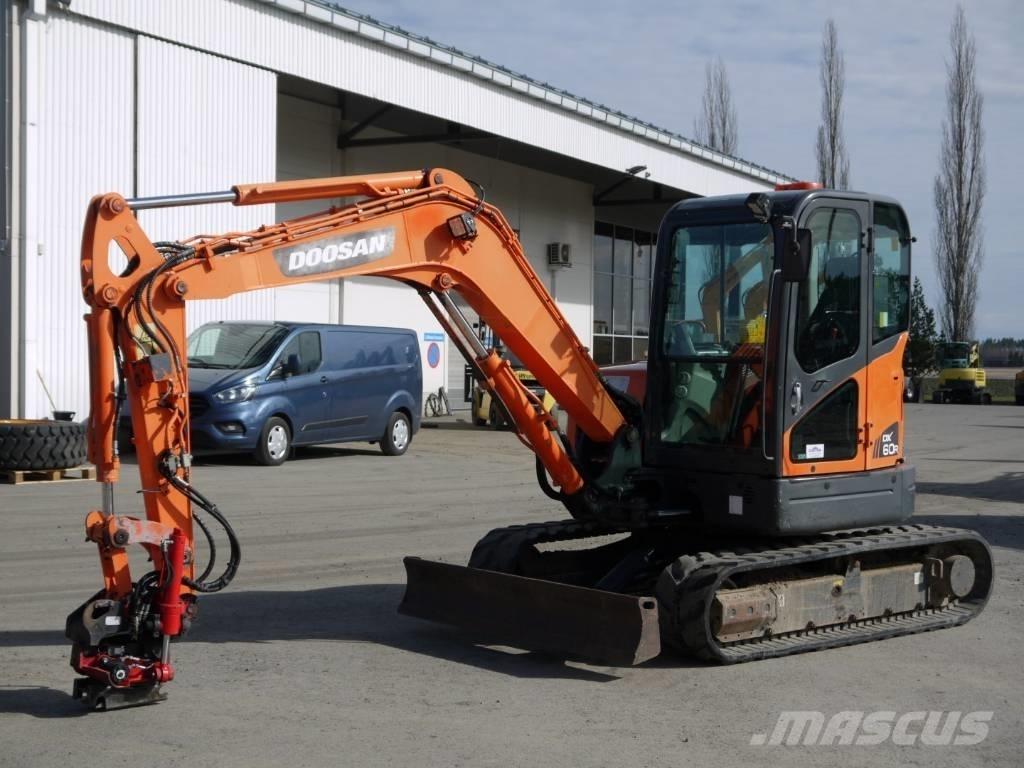 Doosan DX 60 R 小型挖土機/掘鑿機<7t(小型挖掘機)