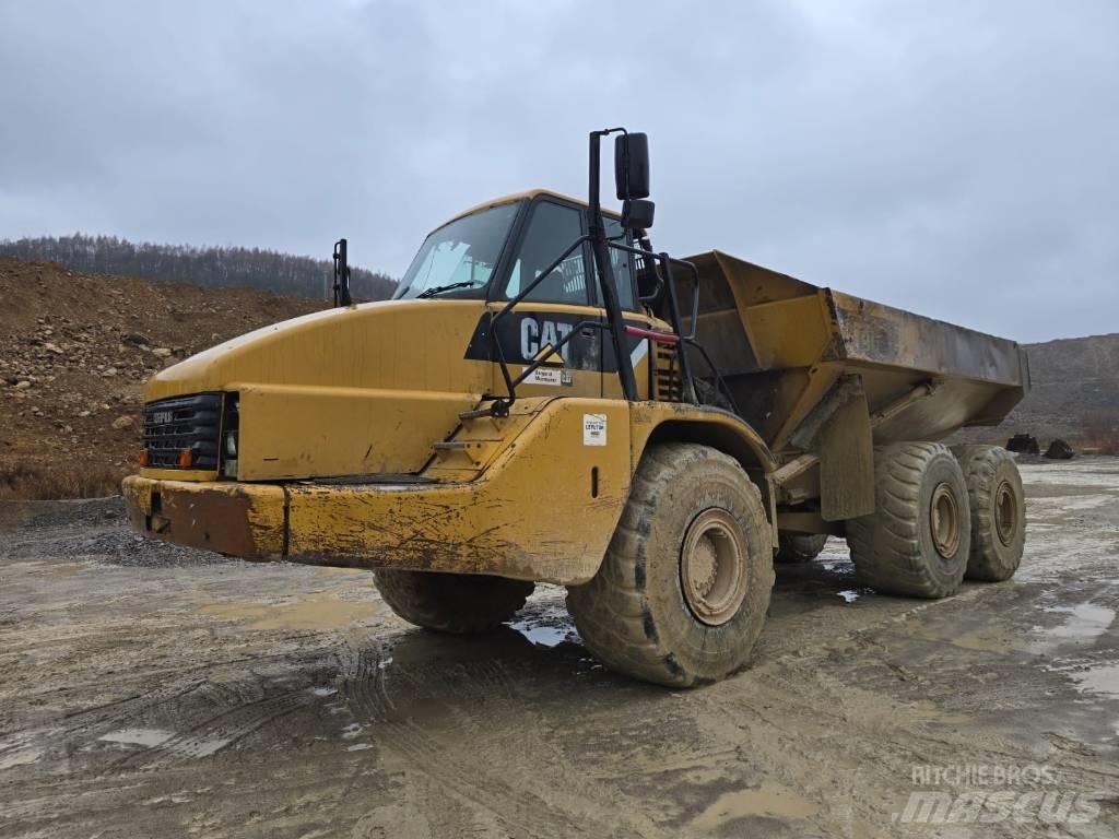 CAT 740 鉸接式起吊車