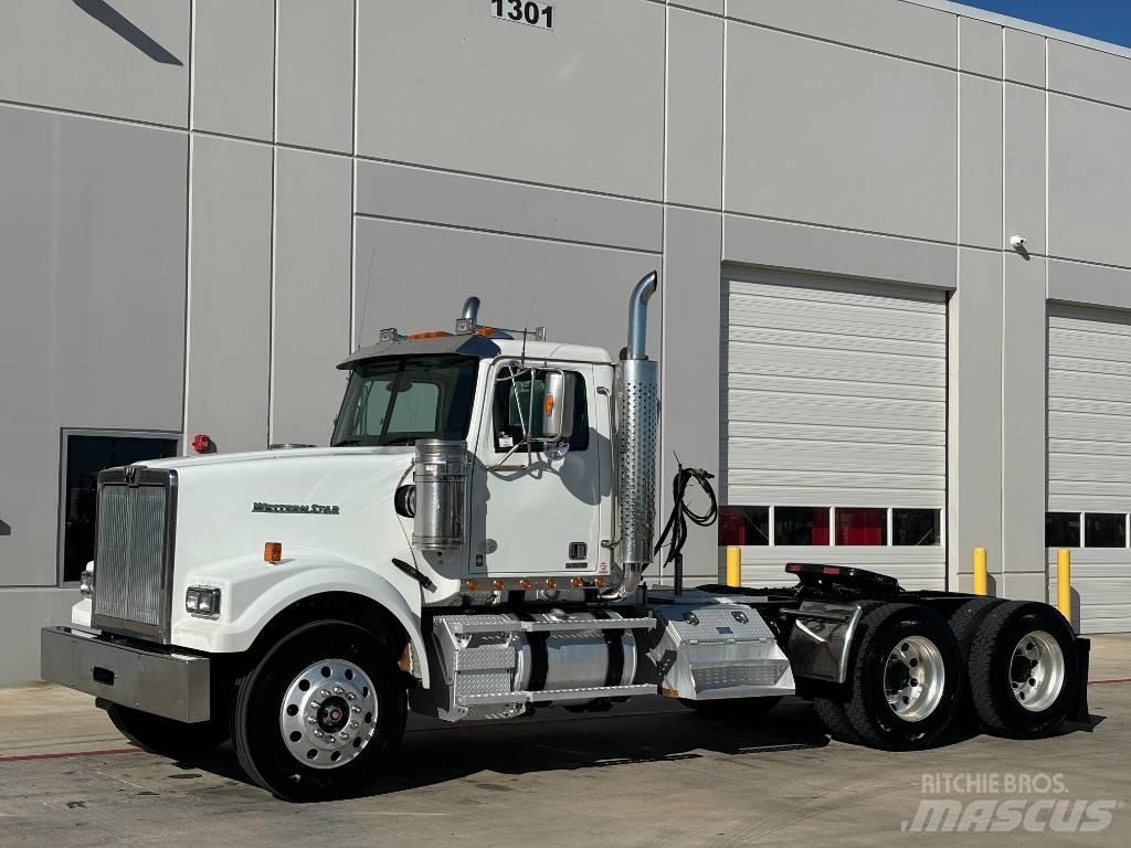 Western Star 4900 曳引機組件