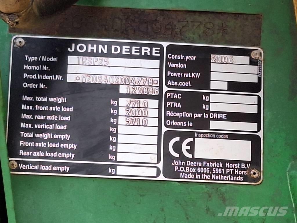 John Deere 840 牽引式噴霧機