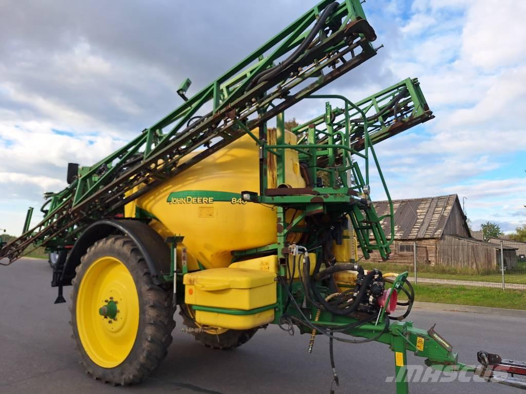 John Deere 840 牽引式噴霧機