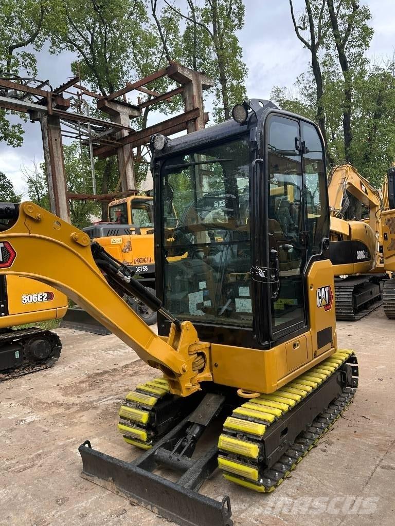 CAT CAT302 小型挖土機/掘鑿機<7t(小型挖掘機)