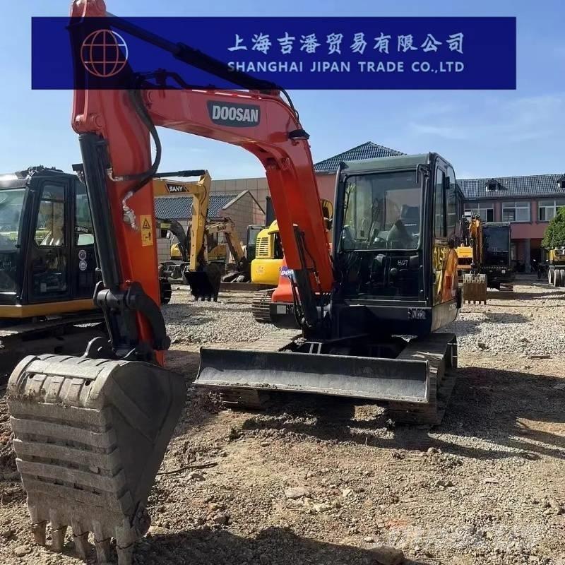 Doosan DX 60 小型挖土機/掘鑿機<7t(小型挖掘機)