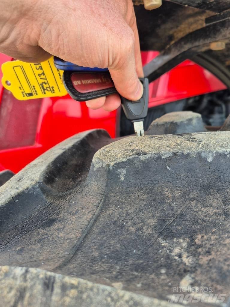 Massey Ferguson 5713 曳引機