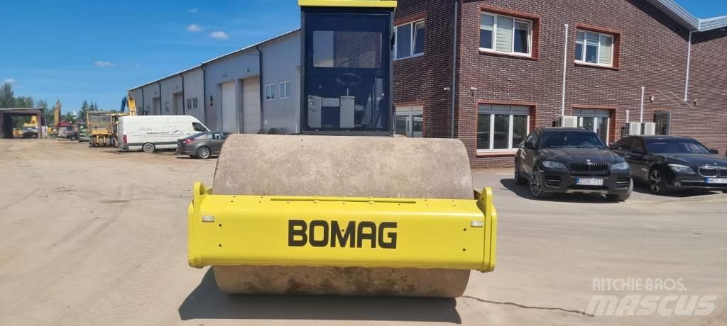 Bomag BW 211 D-3 單輪滾壓機
