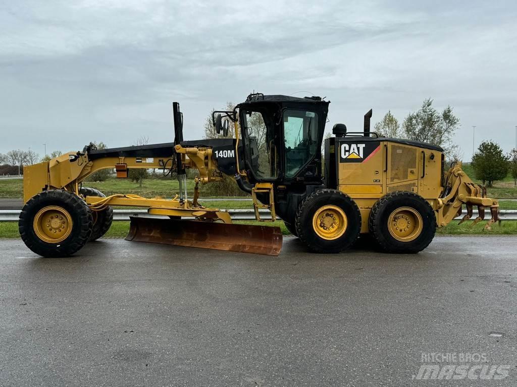 CAT 140M 平土機