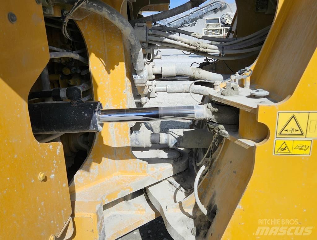CAT 982 M 輪胎式裝載機
