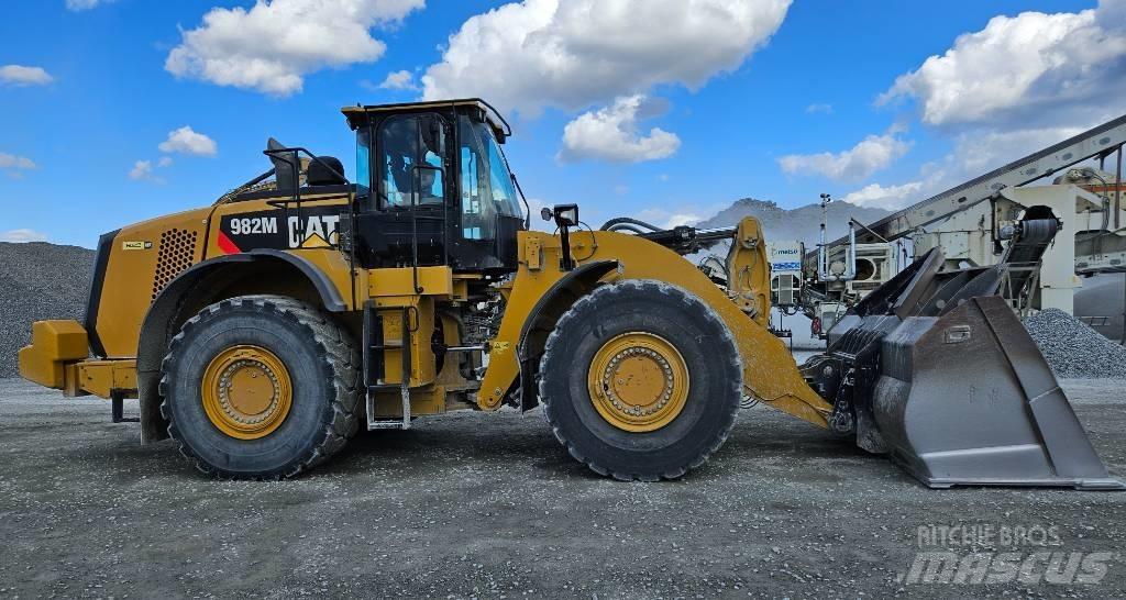CAT 982 M 輪胎式裝載機