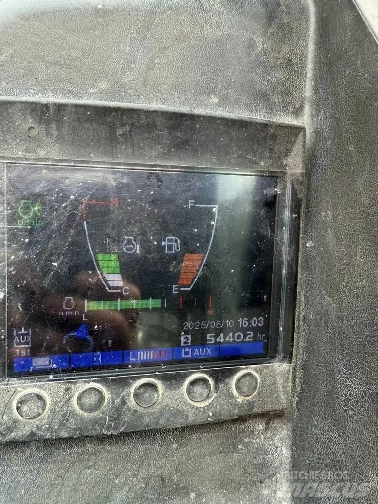 Takeuchi TB230 小型挖土機/掘鑿機<7t(小型挖掘機)