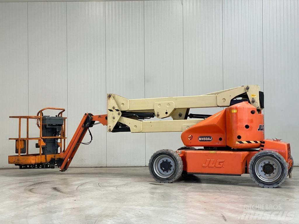 JLG M450AJ 曲臂高空作業車