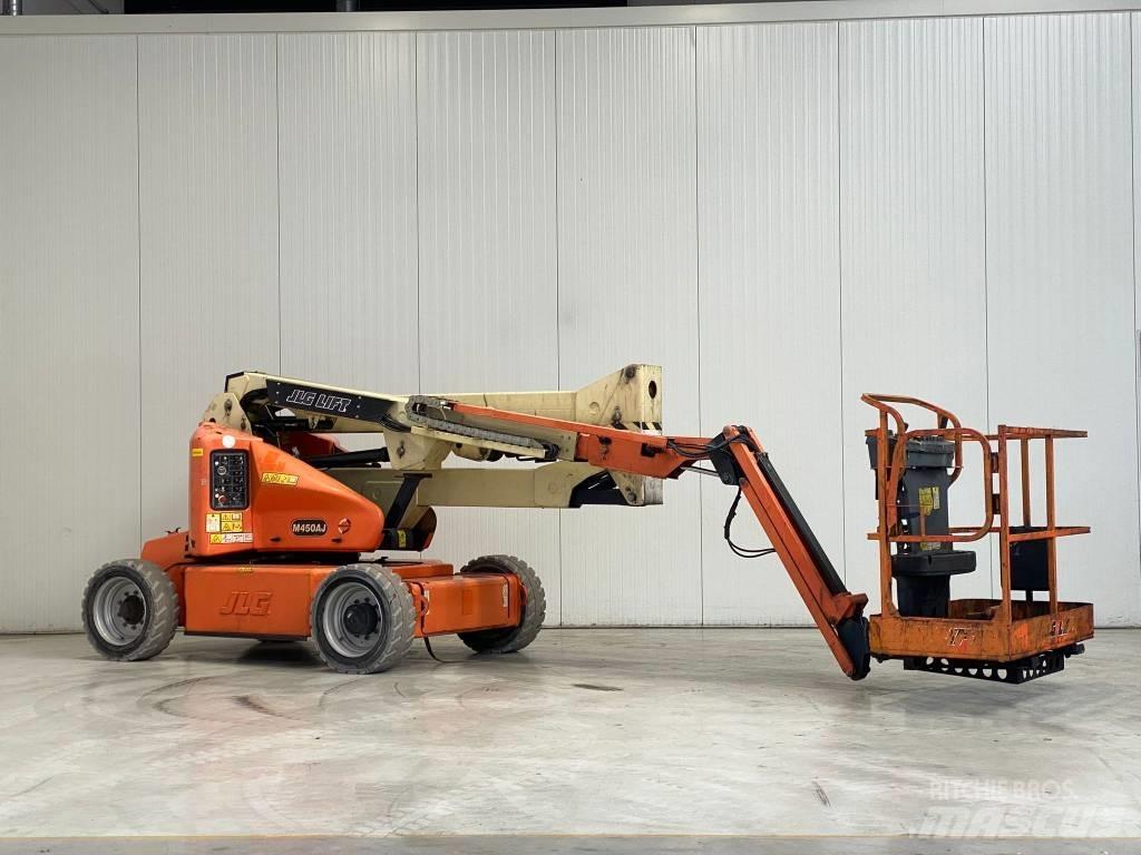 JLG M450AJ 曲臂高空作業車