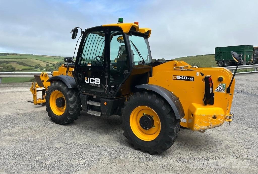 JCB 540-140 伸縮臂操作車