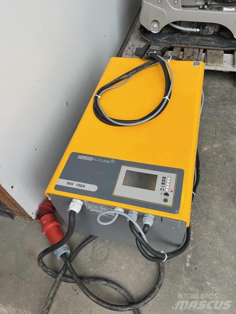 CASE 12 EV 輪胎式裝載機