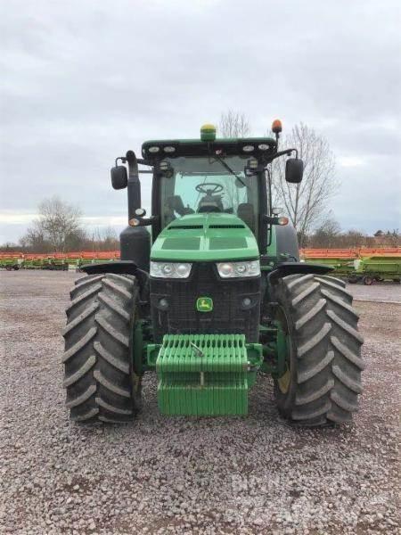 John Deere 8320 R 曳引機