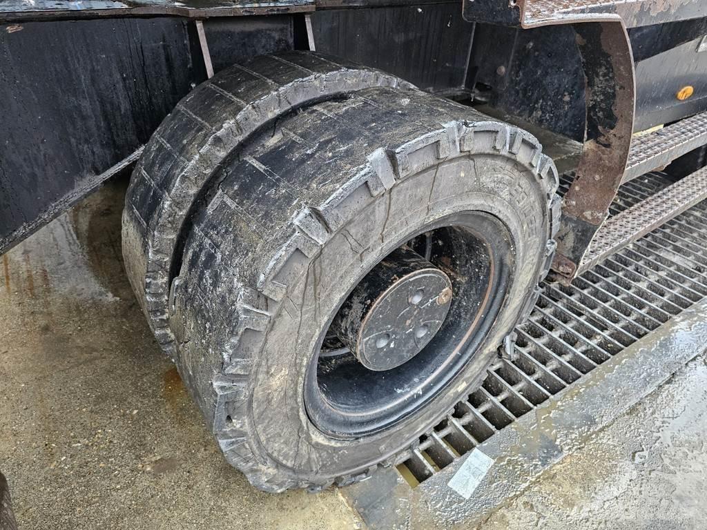 CAT MH 3022 廢棄物/工業用操作車