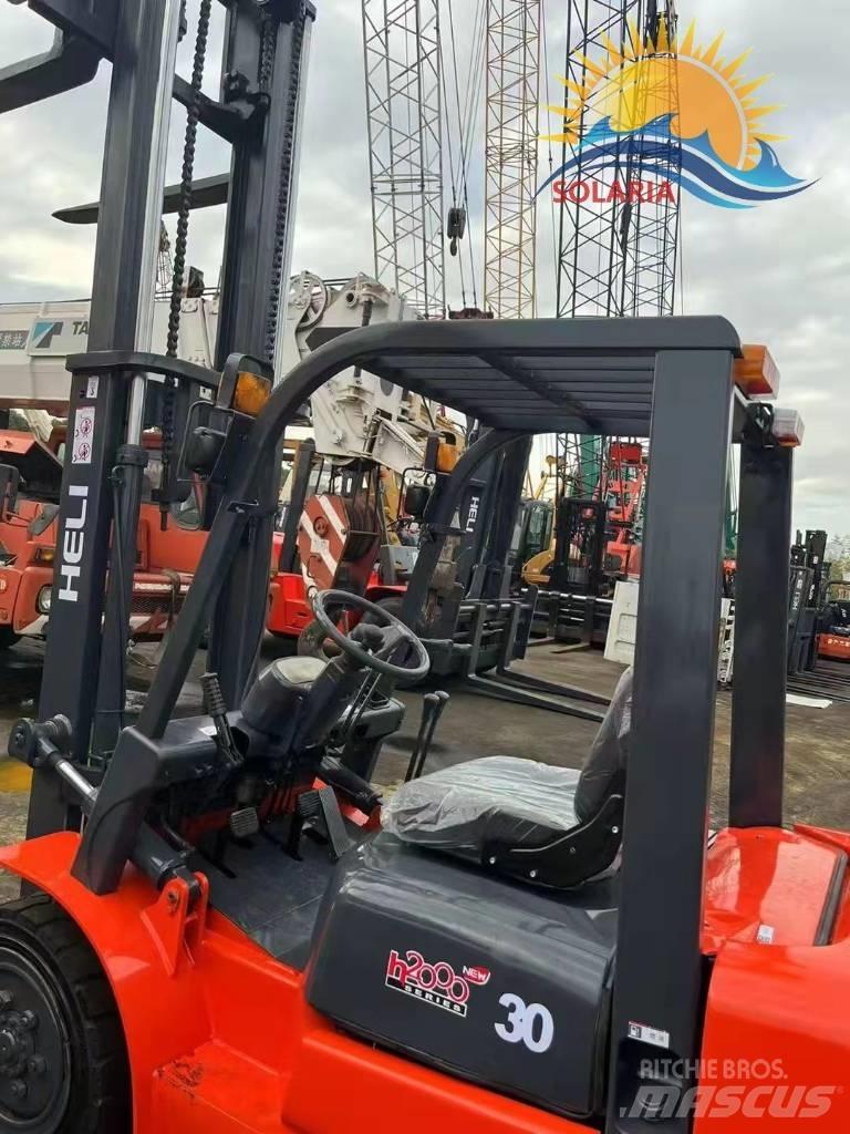 Heli CPCD 30 柴油卡車