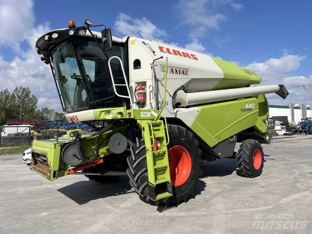 CLAAS Tucano 440 聯合收穫機