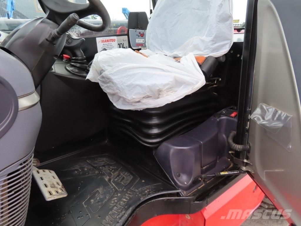 Manitou MT 1440 伸縮臂操作車