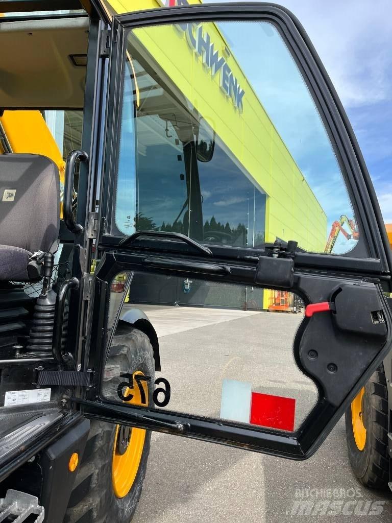 JCB 540-140 伸縮臂操作車