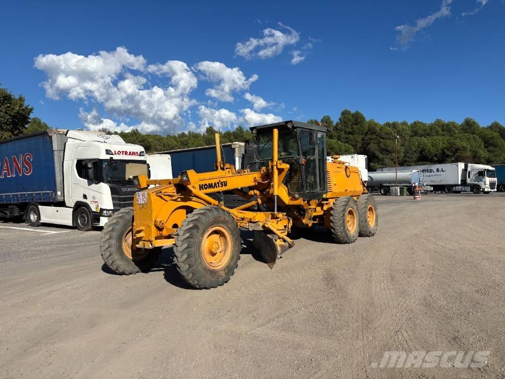 Komatsu GD 530 A 平土機