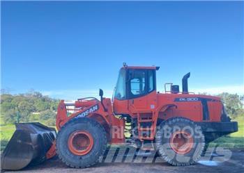 Doosan DL 300 輪胎式裝載機