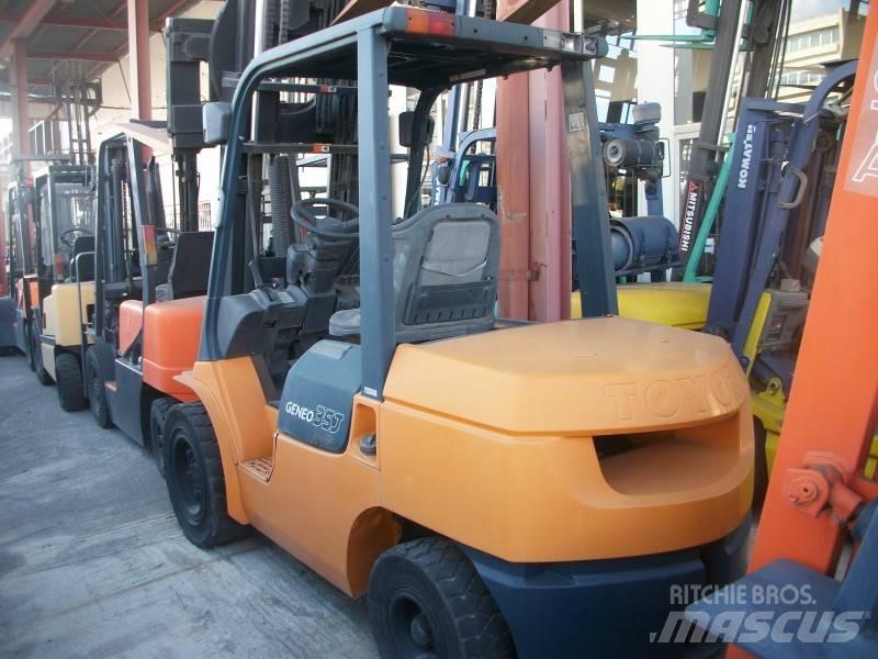 Toyota 7 FDJ 35 柴油卡車