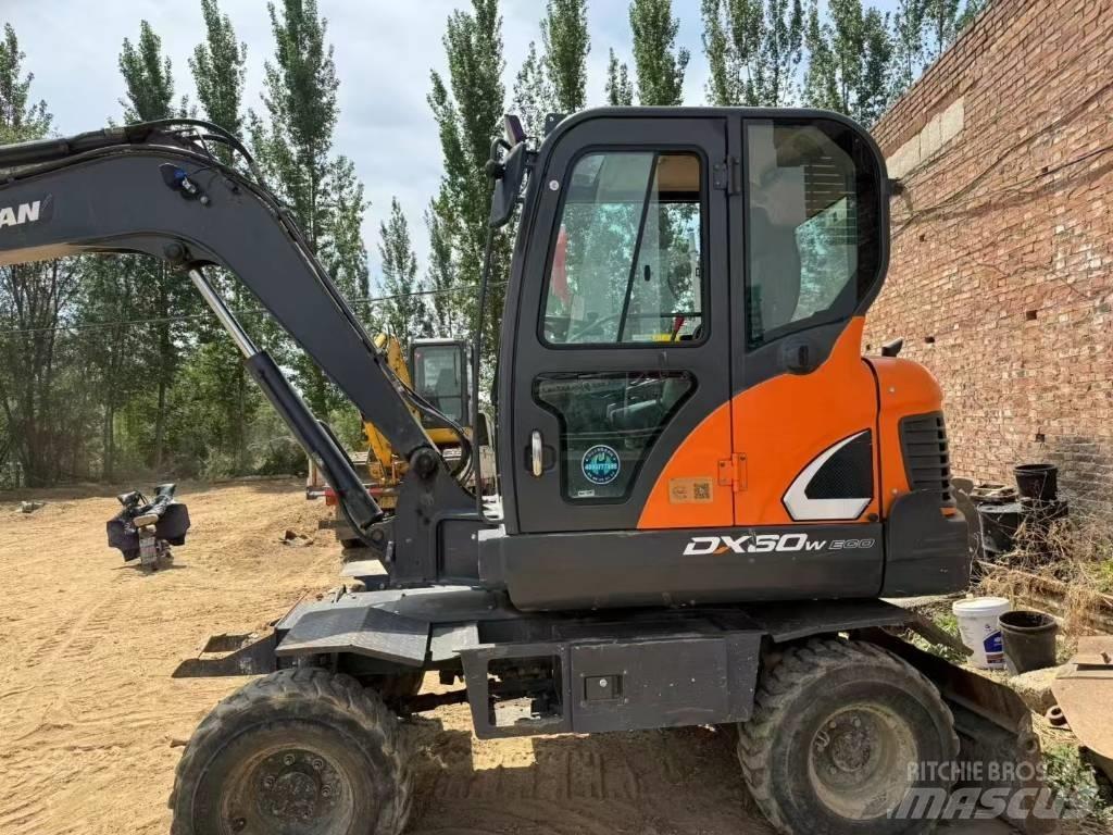 Doosan DX60W 旋轉式挖土機/掘鑿機/挖掘機