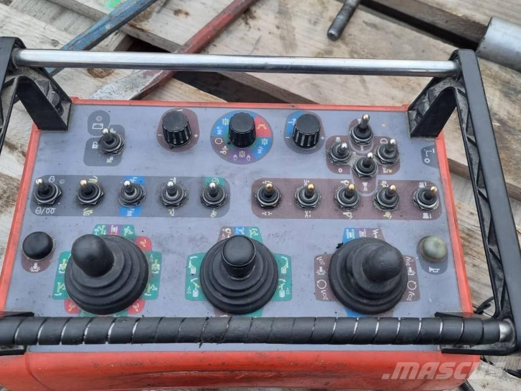 Sandvik Dino DC400Ri 鑽孔機