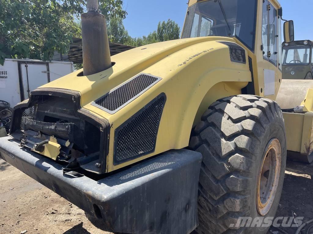 Bomag 226-4 單輪滾壓機