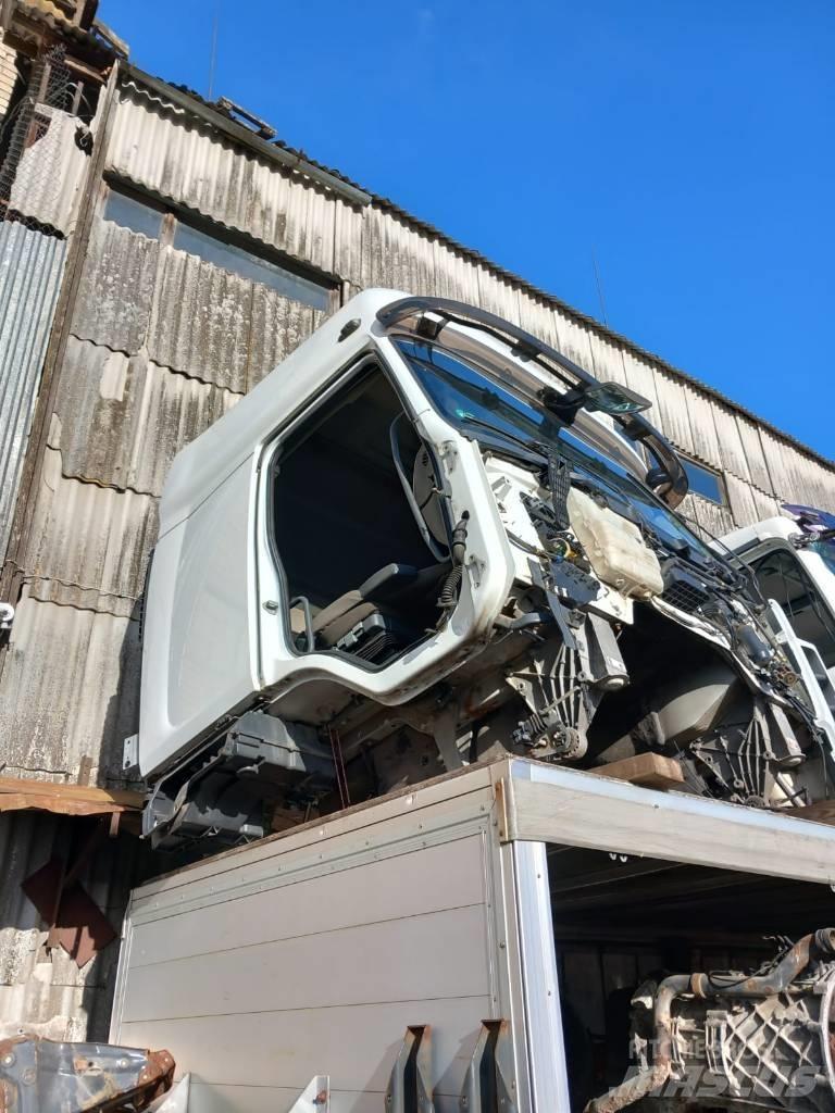Renault Premium 460 駕駛室與內部