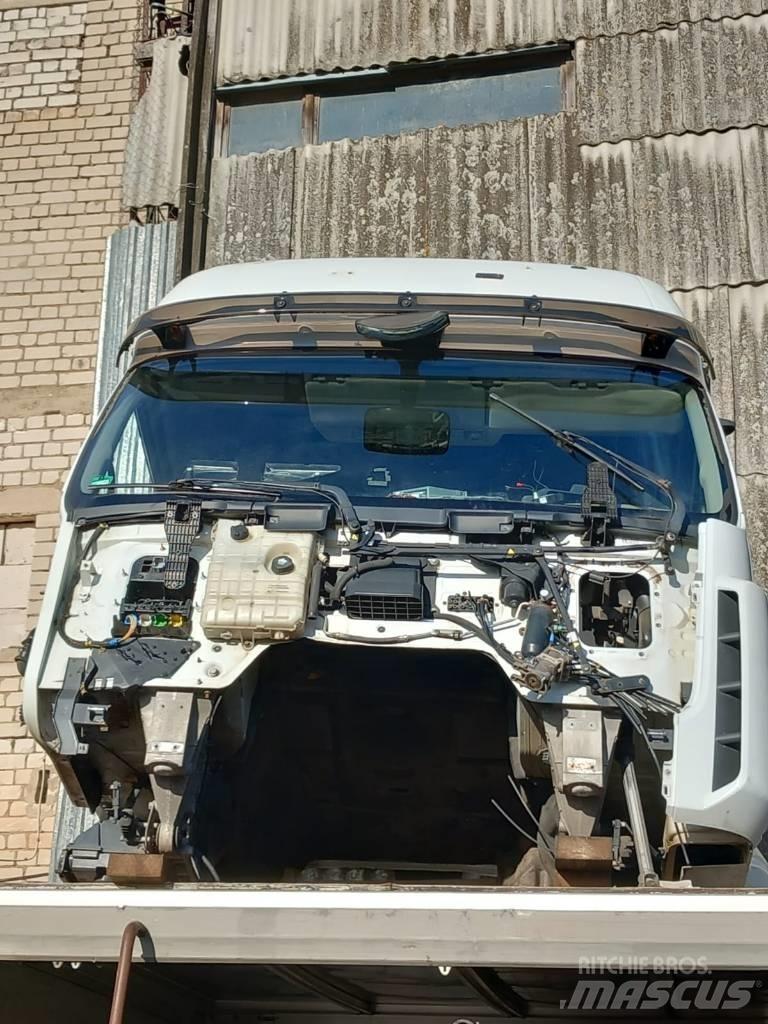 Renault Premium 460 駕駛室與內部