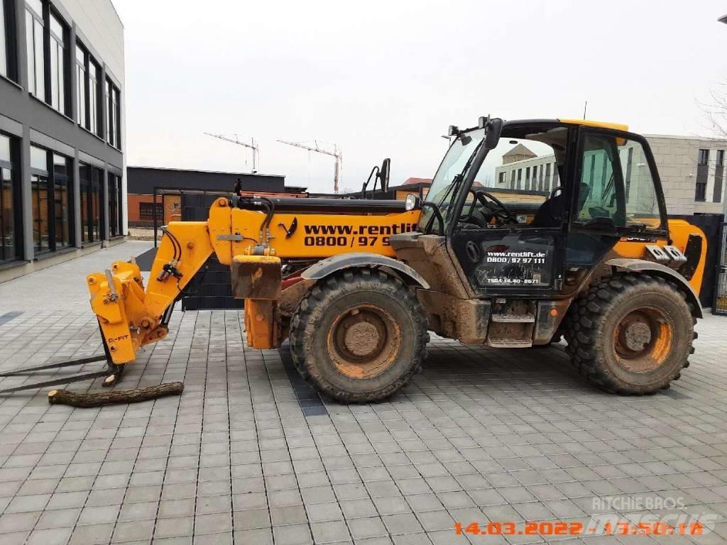 JCB 540-140 伸縮臂操作車