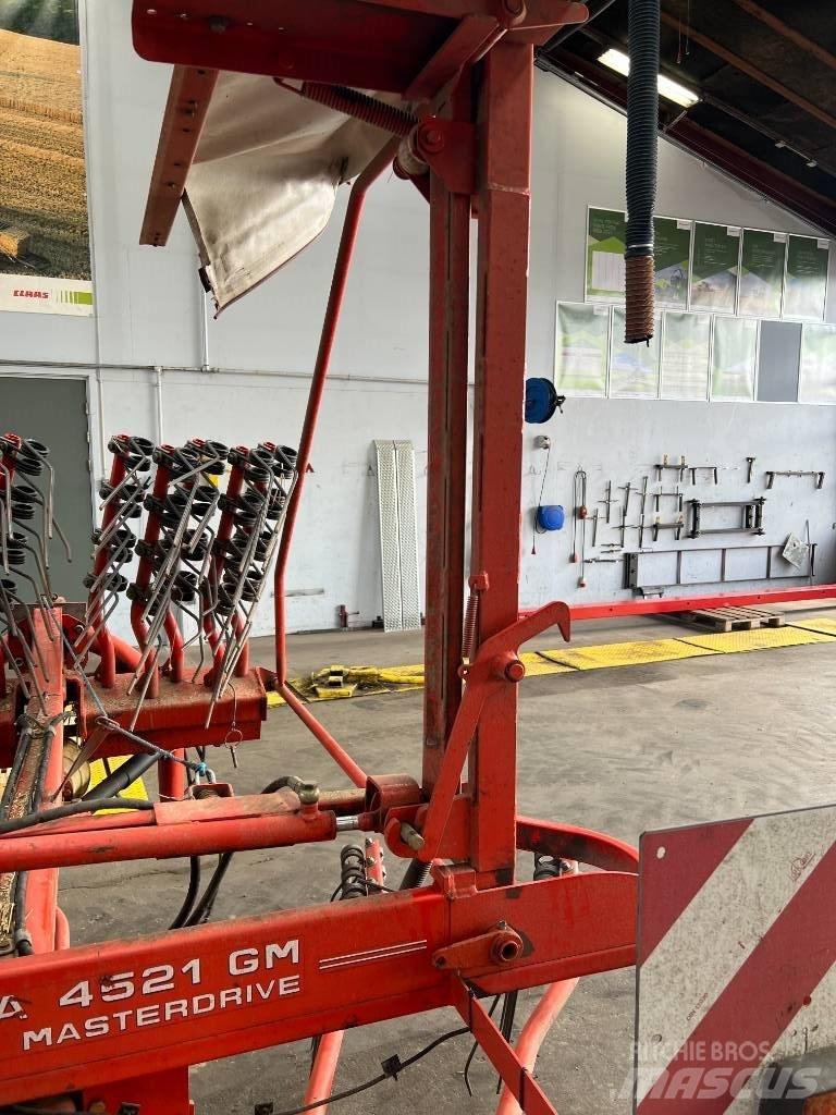 Kuhn GA 4521 耙與翻草機