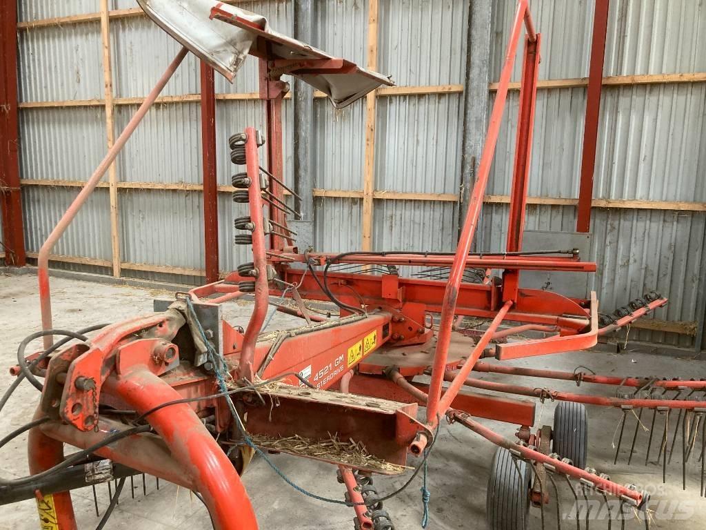 Kuhn GA 4521 耙與翻草機