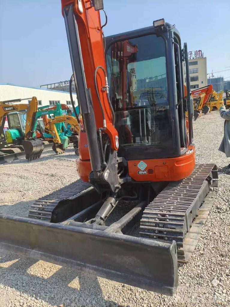Kubota KX 061-3 小型挖土機/掘鑿機<7t(小型挖掘機)