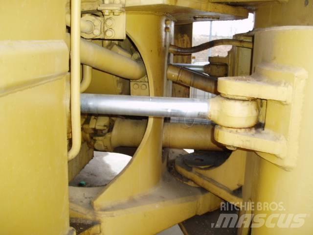 CAT 992 B 輪胎式裝載機