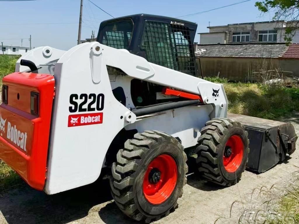 Bobcat S 220 滑移轉向裝載機