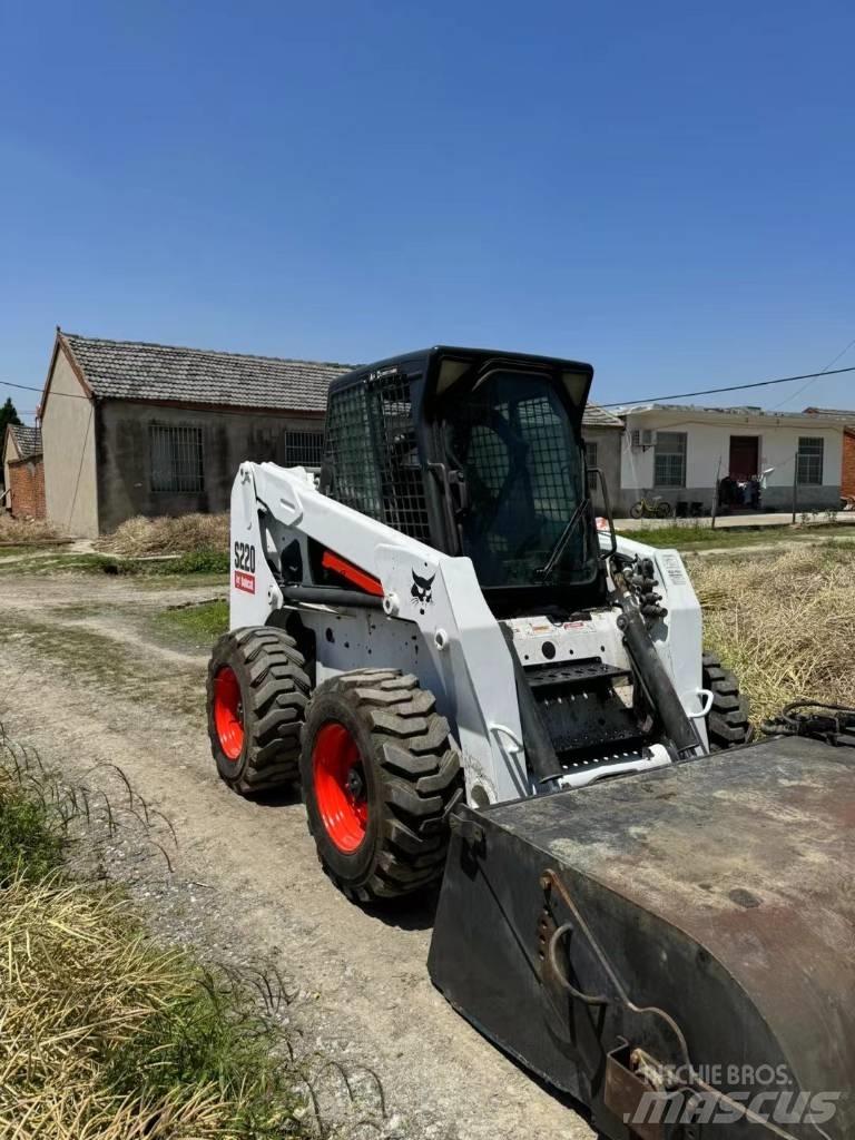 Bobcat S 220 滑移轉向裝載機