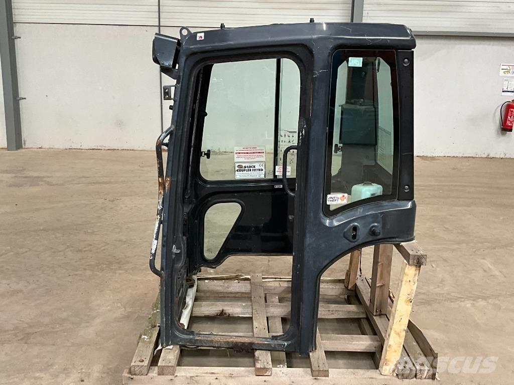 Kubota U 48-4 / U 55-4 駕駛室與內部