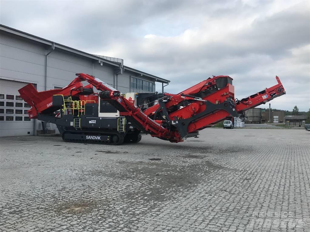 Sandvik QH 332 DDHS 移動式壓碎機
