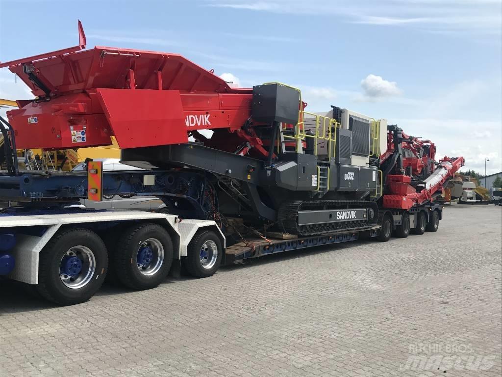 Sandvik QH 332 DDHS 移動式壓碎機