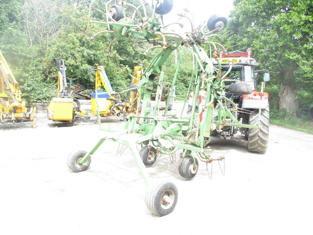 Krone KWT 10.50/8x7 耙與翻草機