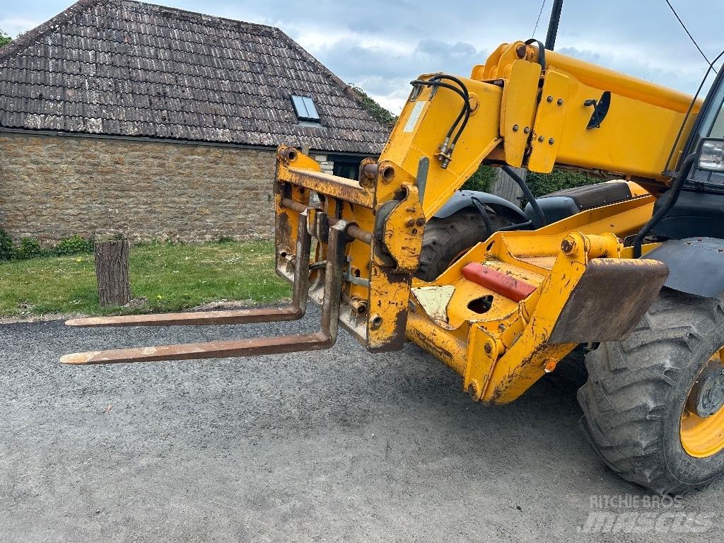 JCB 535-125 伸縮臂操作車
