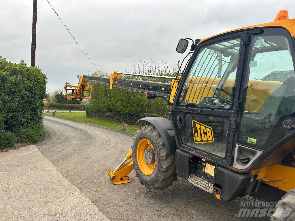 JCB 535-125 伸縮臂操作車