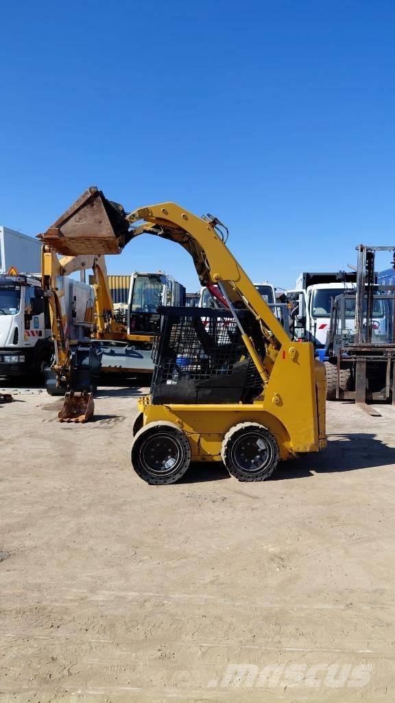 CAT 216 B 小型裝載機
