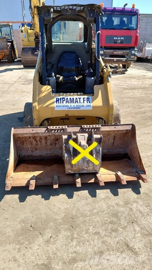 CAT 216 B 小型裝載機