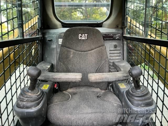 CAT 262 D 滑移轉向裝載機