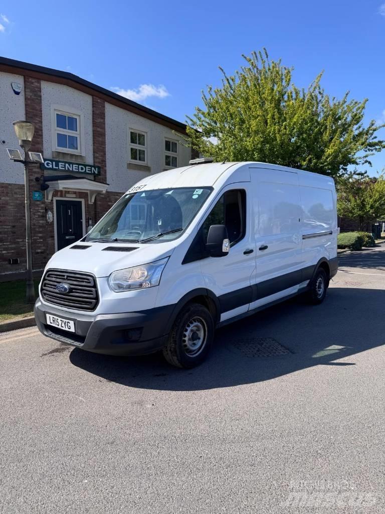 Ford Transit 350 廂式貨物運輸車