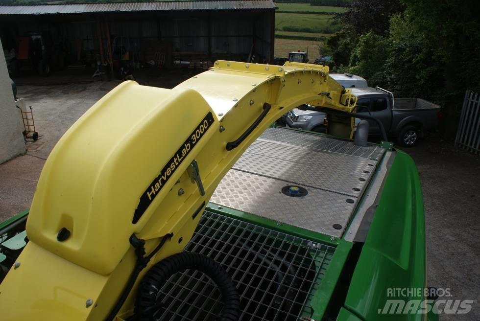 John Deere 8400 T 自走式飼料採集機